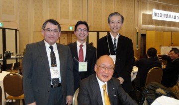 奈良県友会から出席したメンバー。荒井知事（前列）とともに